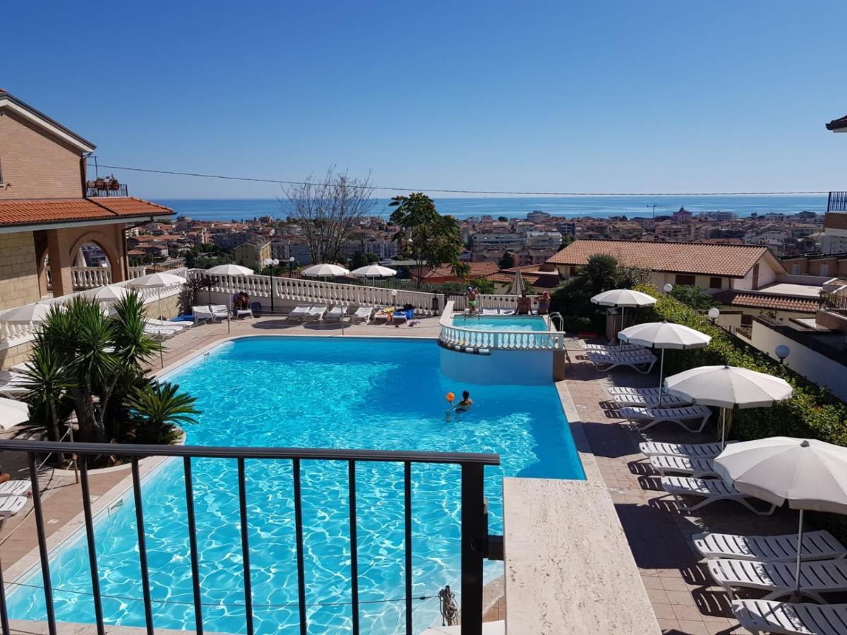 Residence Il Borgo Tortoreto Екстер'єр фото