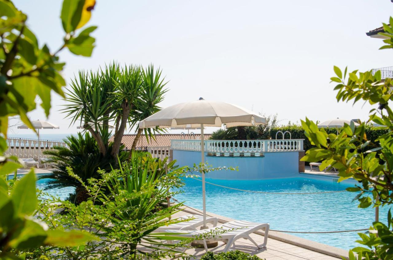 Residence Il Borgo Tortoreto Екстер'єр фото