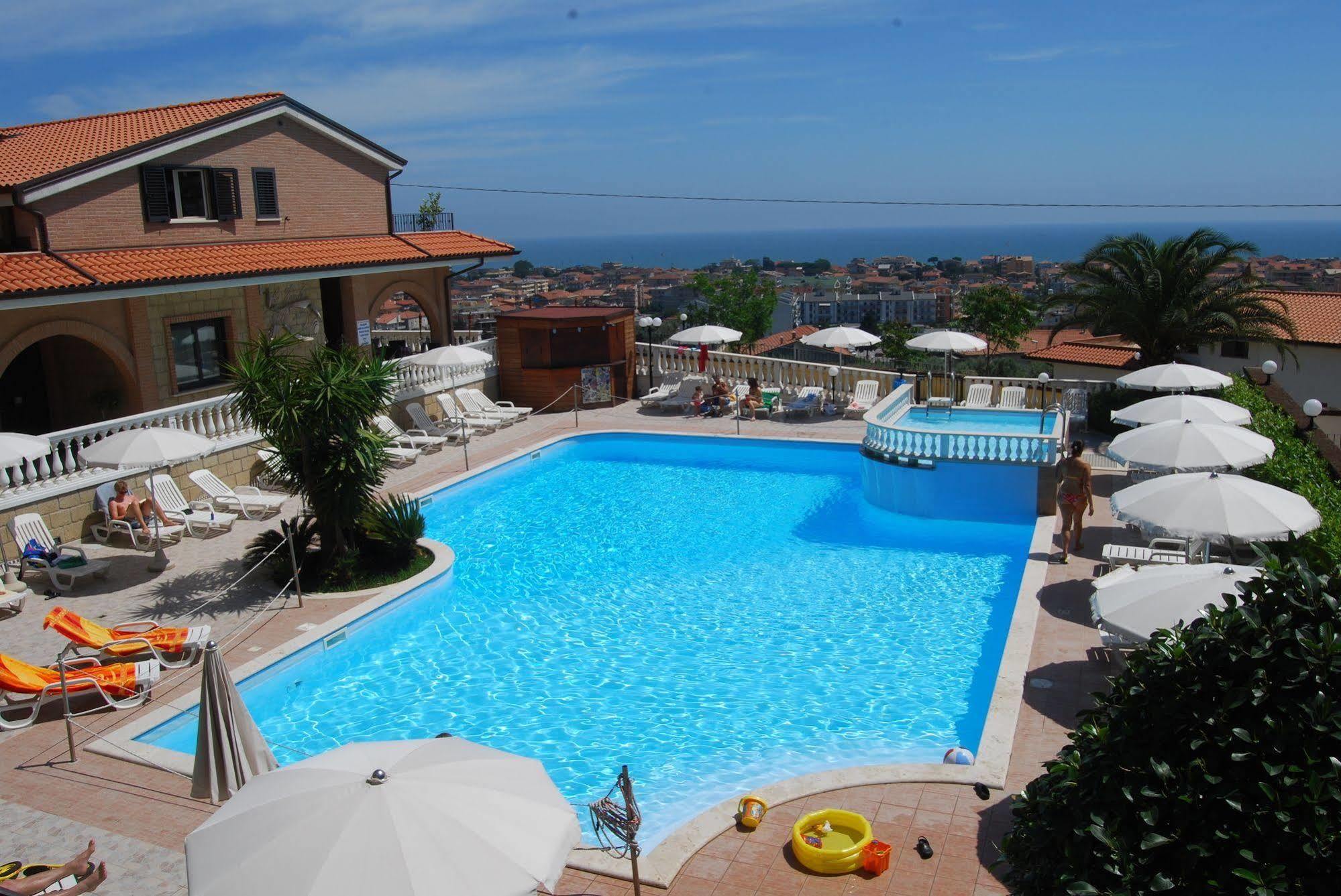Residence Il Borgo Tortoreto Екстер'єр фото